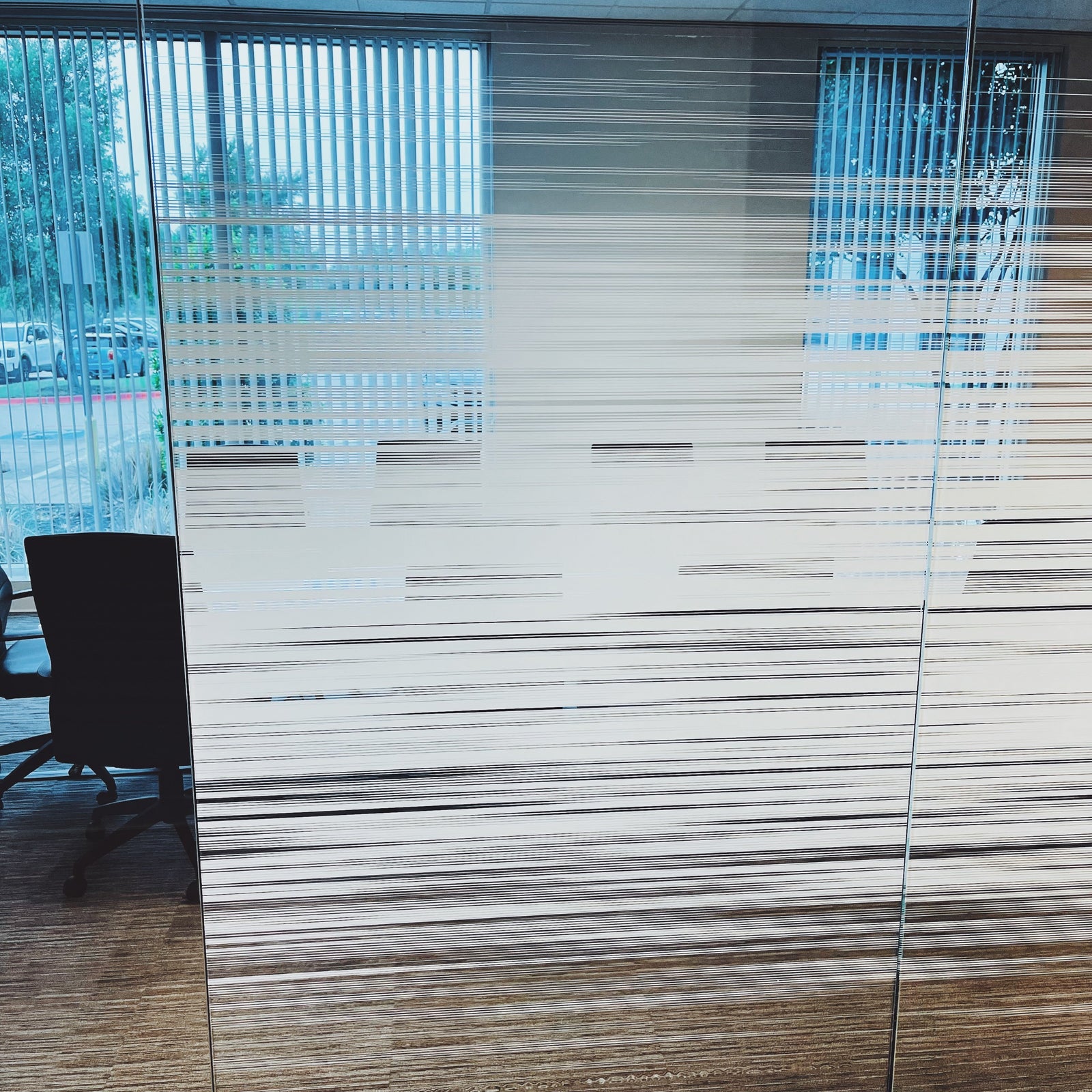 VISIUM® Dual Motion gradient window film with horizontal fading line design on office glass partition.